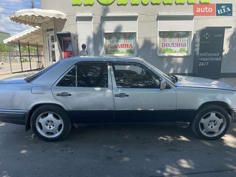 Mercedes-Benz E-Class 1990