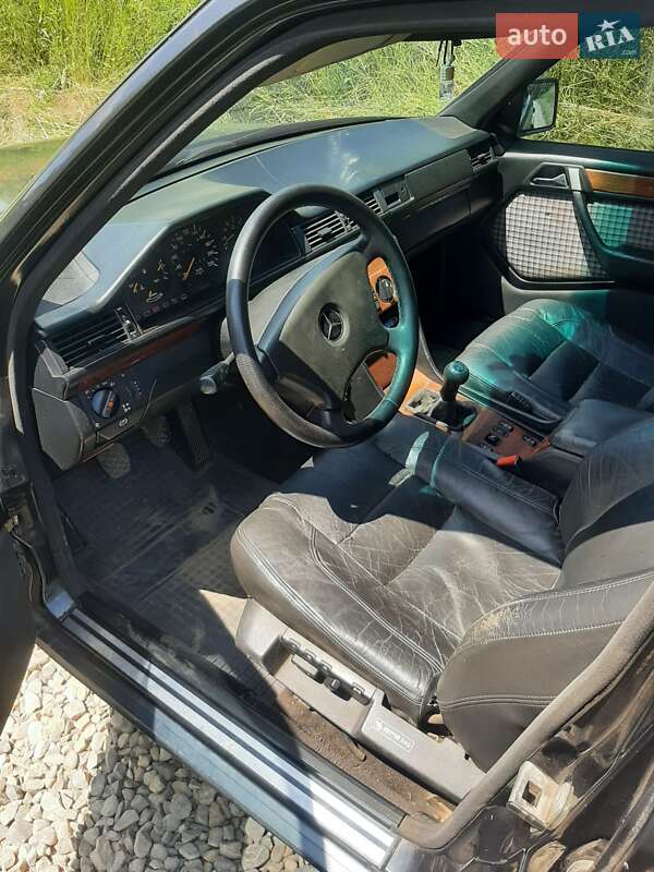 Седан Mercedes-Benz E-Class 1992 в Великому Кучурові