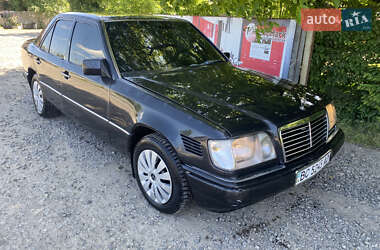 Седан Mercedes-Benz E-Class 1992 в Косове