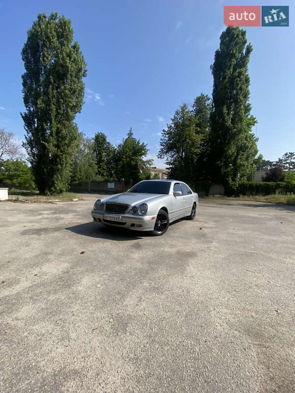 Седан Mercedes-Benz E-Class 2001 в 