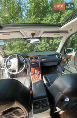 Седан Mercedes-Benz E-Class 2001 в 