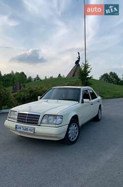 Седан Mercedes-Benz E-Class 1994 в Звягеле