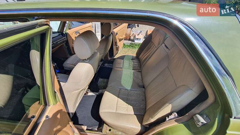 Седан Mercedes-Benz E-Class 1982 в Славском