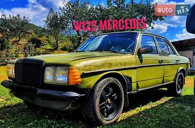 Седан Mercedes-Benz E-Class 1982 в Славському