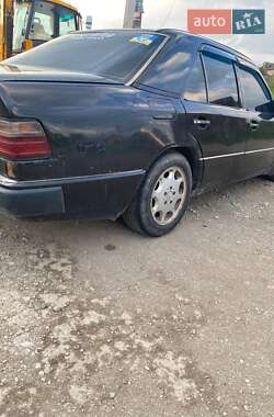 Седан Mercedes-Benz E-Class 1995 в 