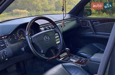 Седан Mercedes-Benz E-Class 1995 в 