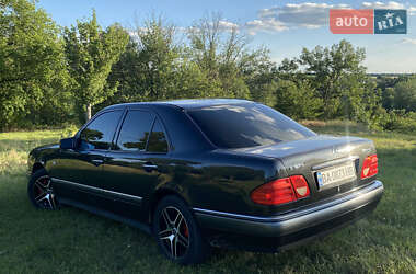 Седан Mercedes-Benz E-Class 1995 в 