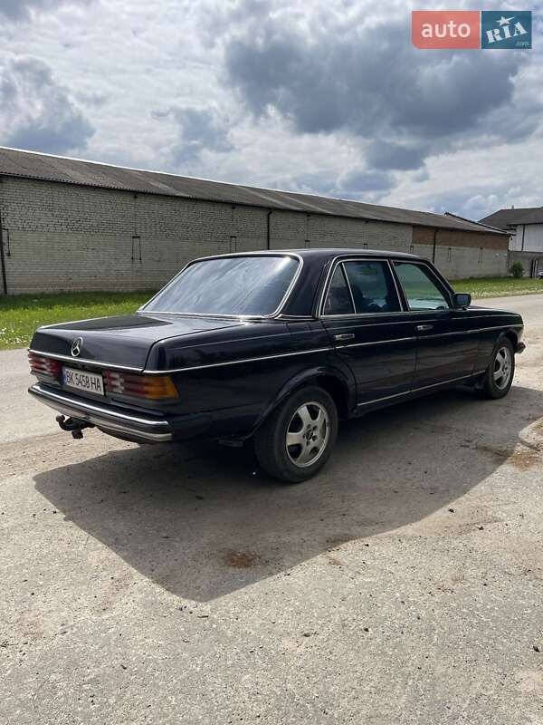 Седан Mercedes-Benz E-Class 1983 в Ровно
