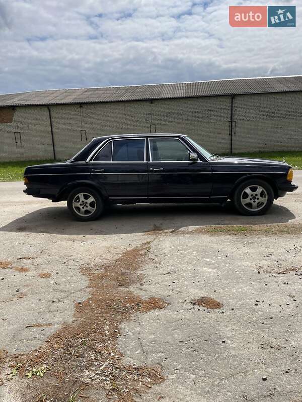 Седан Mercedes-Benz E-Class 1983 в Ровно