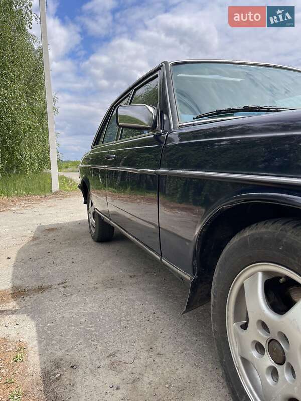 Седан Mercedes-Benz E-Class 1983 в Ровно