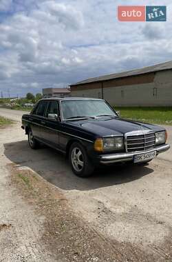 Седан Mercedes-Benz E-Class 1983 в Ровно