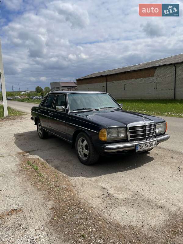 Mercedes-Benz E-Class 1983