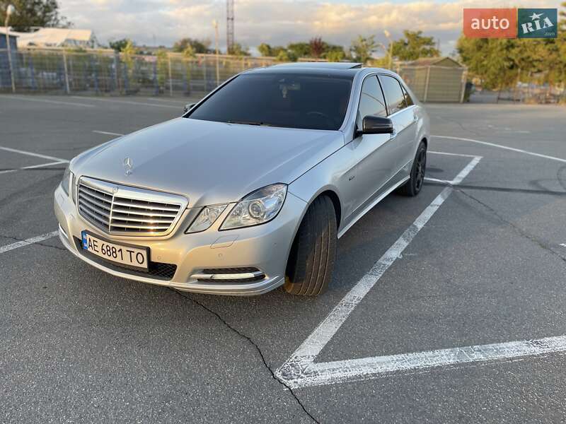 Седан Mercedes-Benz E-Class 2012 в Дніпрі