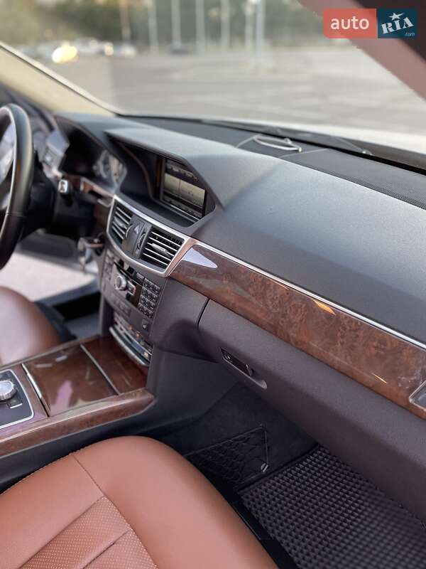 Седан Mercedes-Benz E-Class 2012 в Дніпрі