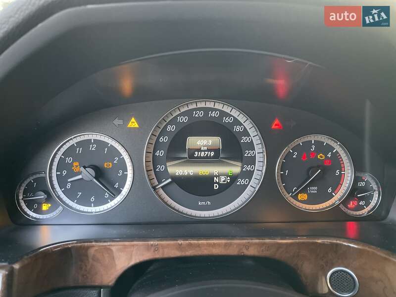 Седан Mercedes-Benz E-Class 2012 в Дніпрі