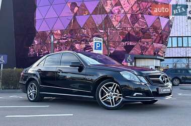 Седан Mercedes-Benz E-Class 2009 в Киеве