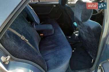 Седан Mercedes-Benz E-Class 1987 в 
