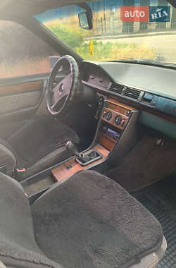 Седан Mercedes-Benz E-Class 1993 в 