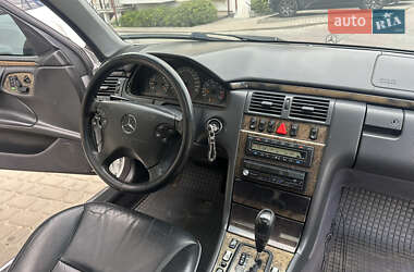 Седан Mercedes-Benz E-Class 2000 в Львові