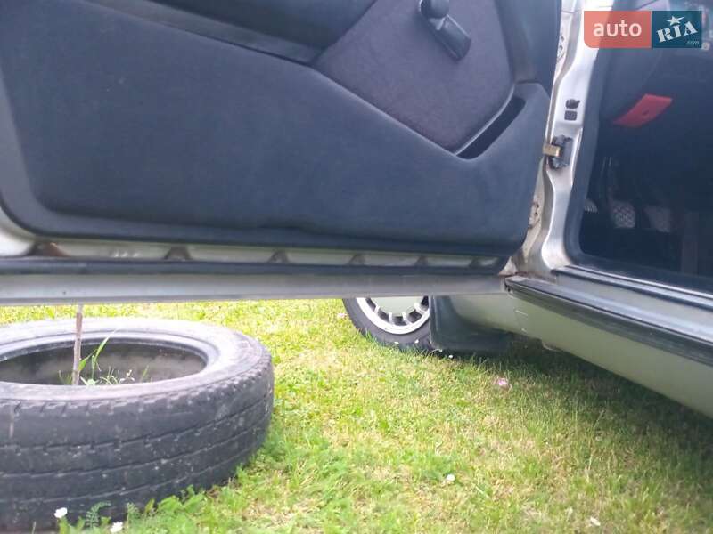 Седан Mercedes-Benz E-Class 1993 в Золочеві