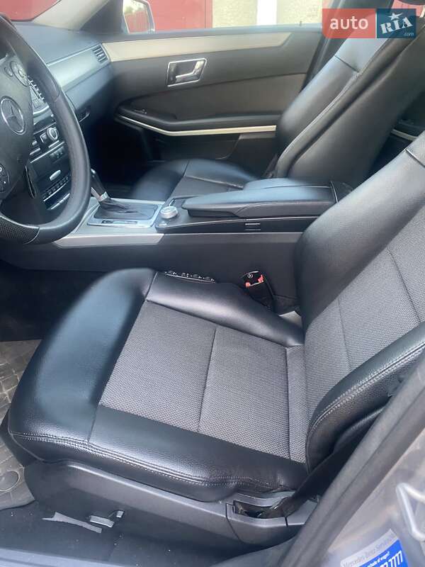 Седан Mercedes-Benz E-Class 2009 в Самборі