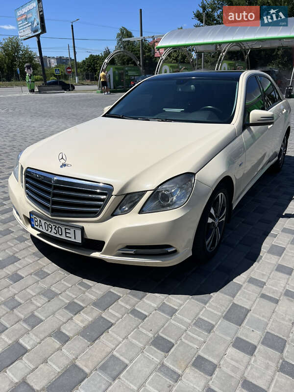 Седан Mercedes-Benz E-Class 2012 в Кропивницькому