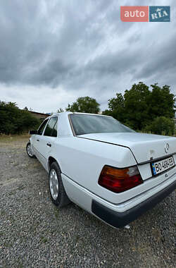 Седан Mercedes-Benz E-Class 1993 в 