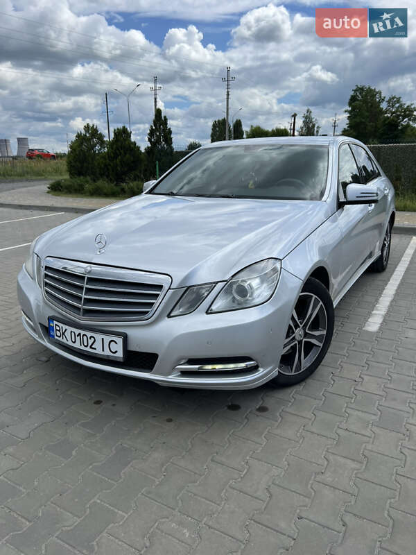 Седан Mercedes-Benz E-Class 2013 в Вараші
