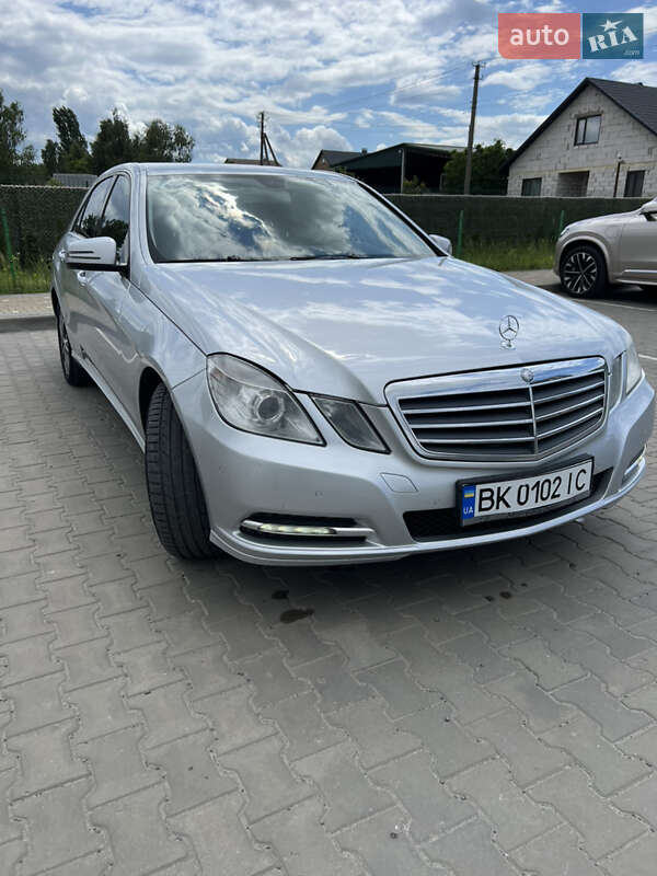Седан Mercedes-Benz E-Class 2013 в Вараші