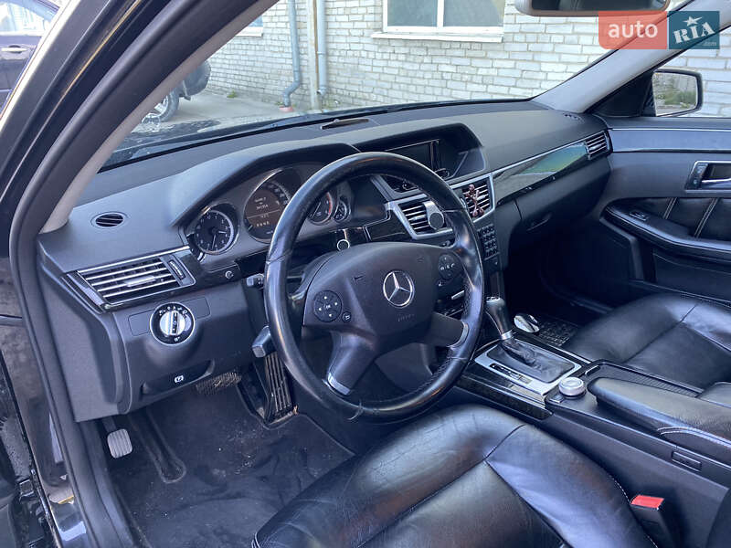 Седан Mercedes-Benz E-Class 2009 в Новояворовске