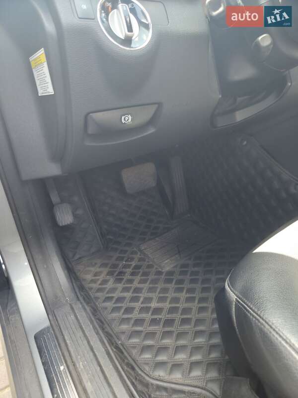 Седан Mercedes-Benz E-Class 2010 в Киеве