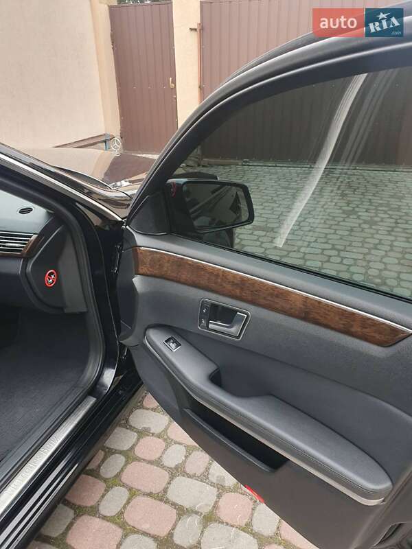 Седан Mercedes-Benz E-Class 2012 в Львове