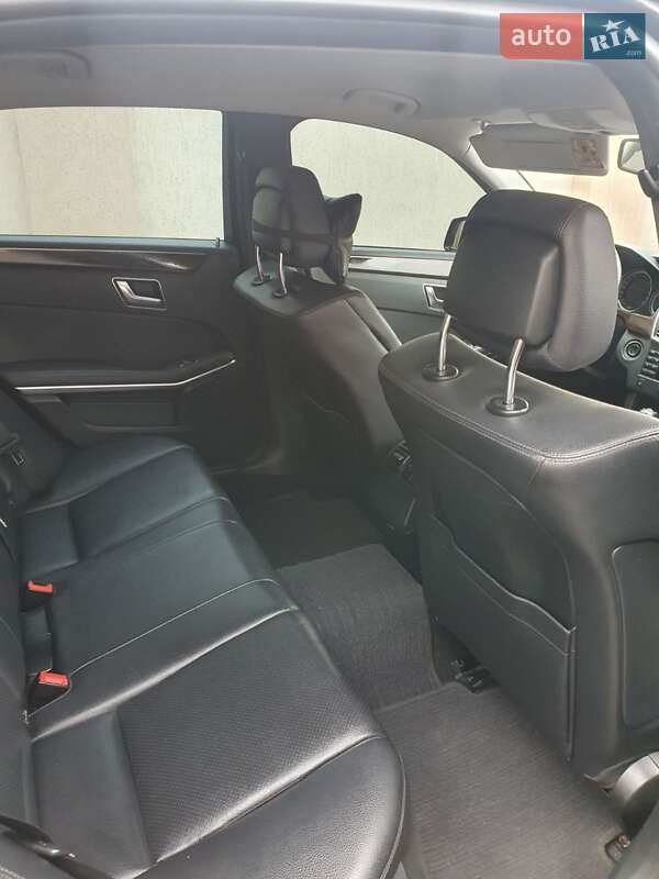 Седан Mercedes-Benz E-Class 2012 в Львове