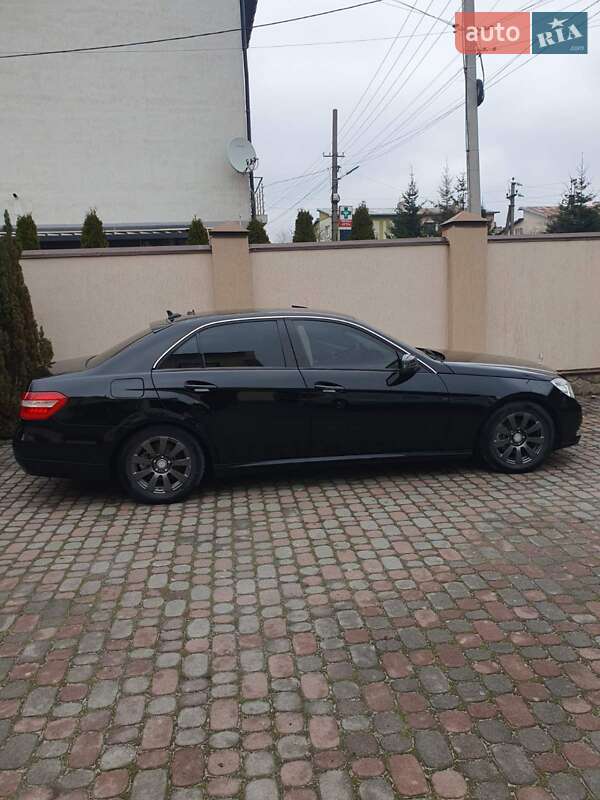 Седан Mercedes-Benz E-Class 2012 в Львове