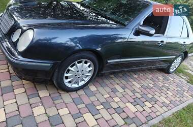 Седан Mercedes-Benz E-Class 2001 в 