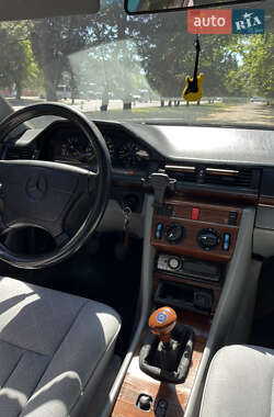 Седан Mercedes-Benz E-Class 1995 в Ужгороде