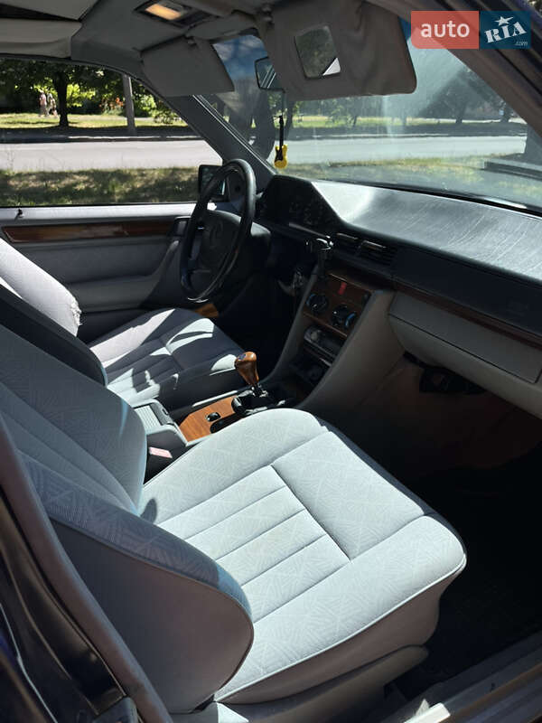 Седан Mercedes-Benz E-Class 1995 в Ужгороді