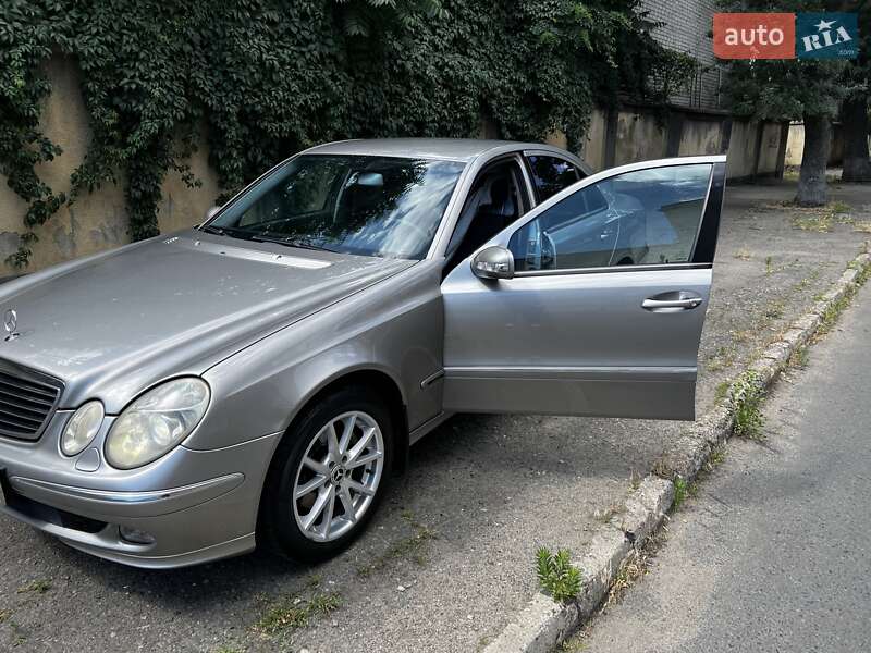 Седан Mercedes-Benz E-Class 2004 в Одессе