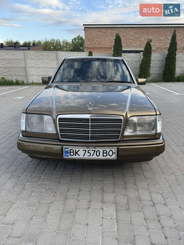 Mercedes-Benz E-Class 1994