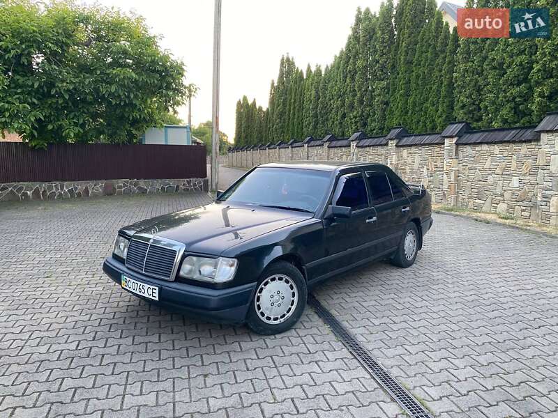 Седан Mercedes-Benz E-Class 1990 в Мостиске