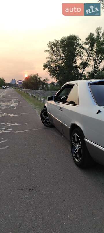 Купе Mercedes-Benz E-Class 1993 в Києві