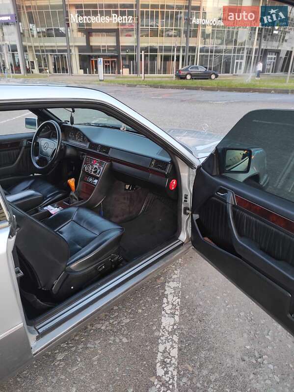 Купе Mercedes-Benz E-Class 1993 в Києві