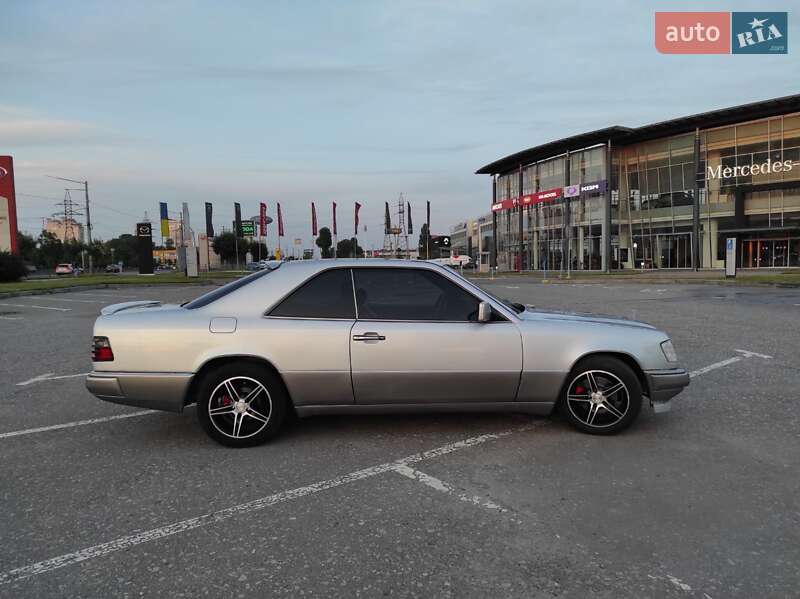 Купе Mercedes-Benz E-Class 1993 в Києві