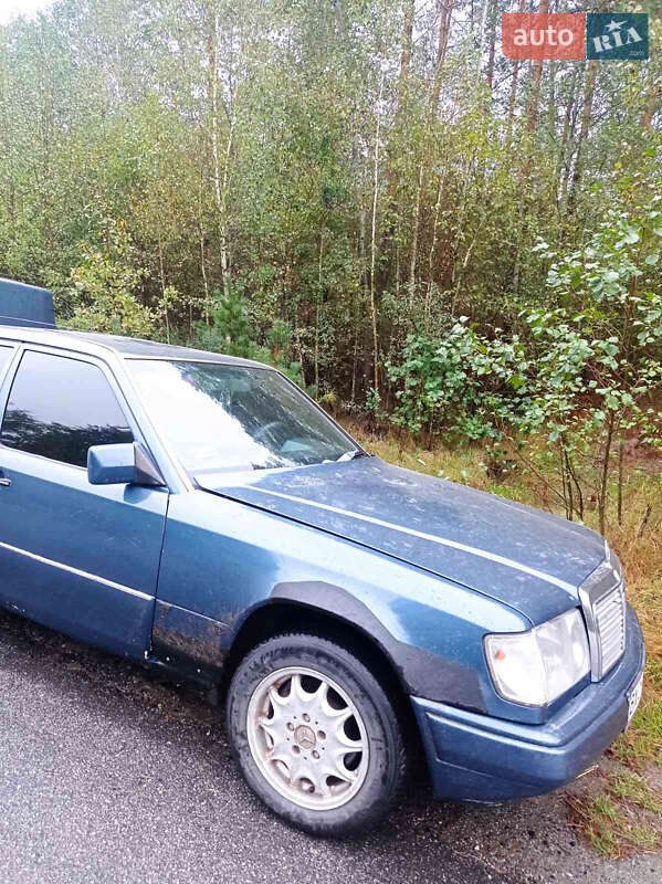 Седан Mercedes-Benz E-Class 1988 в Полонному