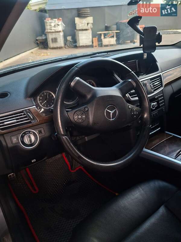 Седан Mercedes-Benz E-Class 2012 в Киеве