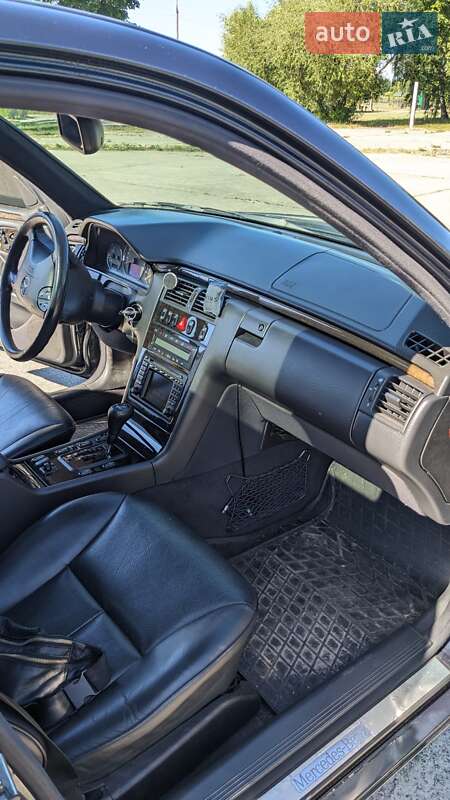 Седан Mercedes-Benz E-Class 2000 в Києві