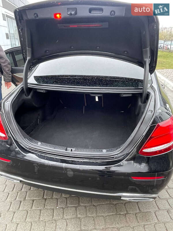 Седан Mercedes-Benz E-Class 2017 в Львові
