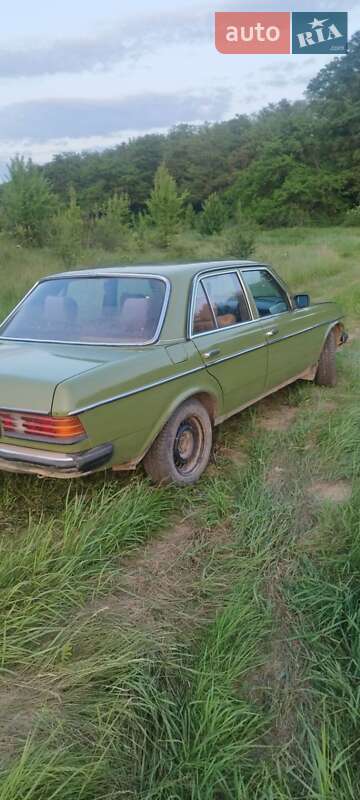 Седан Mercedes-Benz E-Class 1979 в Виннице