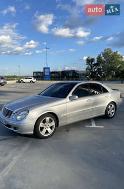 Седан Mercedes-Benz E-Class 2002 в 