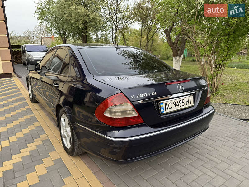 Седан Mercedes-Benz E-Class 2005 в Луцке
